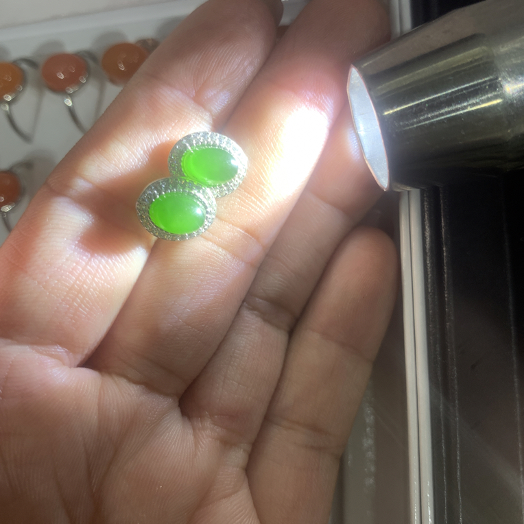 天然和田玉s925银碧玉耳钉精致可爱，保真正品