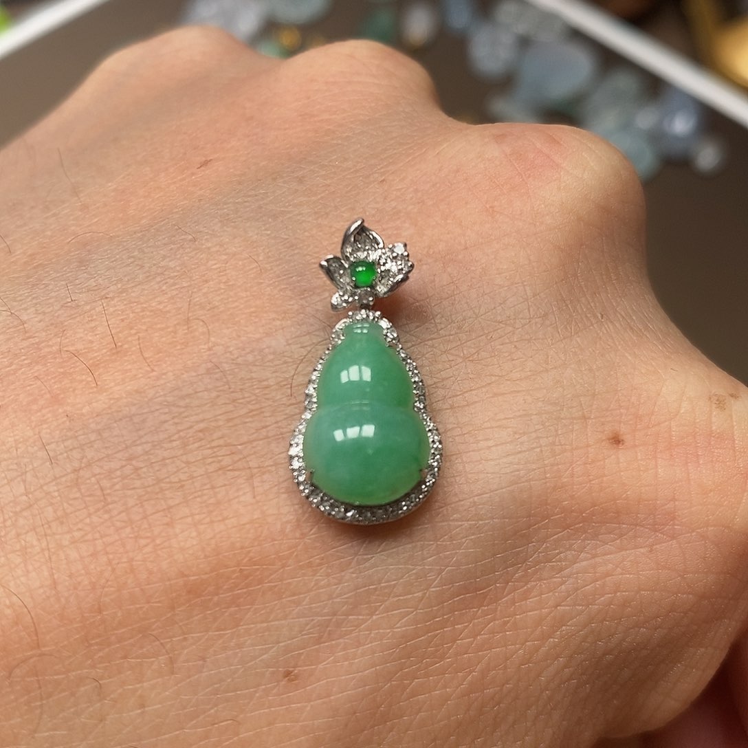 翡翠18K金镶嵌吊坠(不含链)葫芦