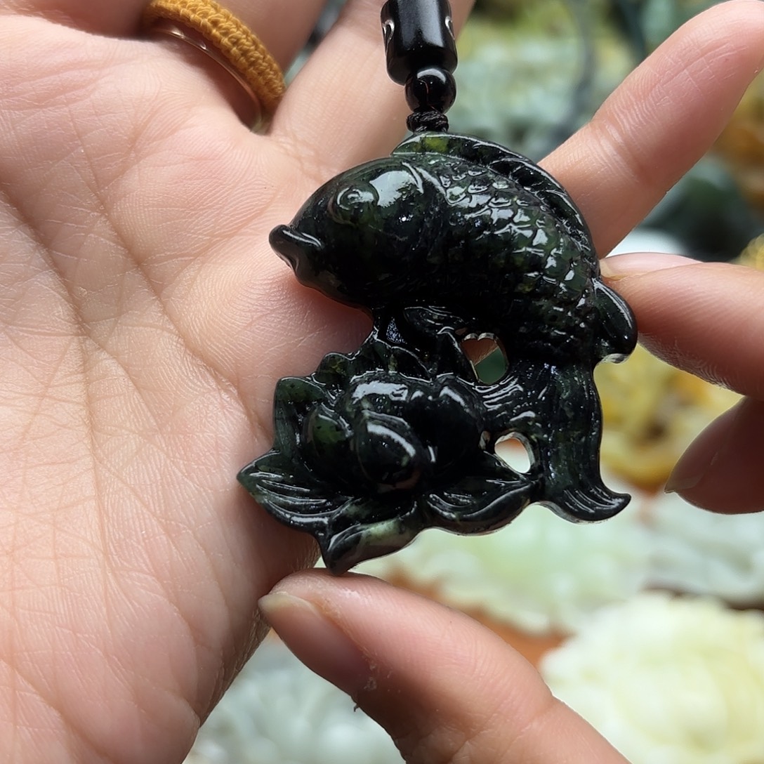 蛇纹石玉未镶嵌颈饰