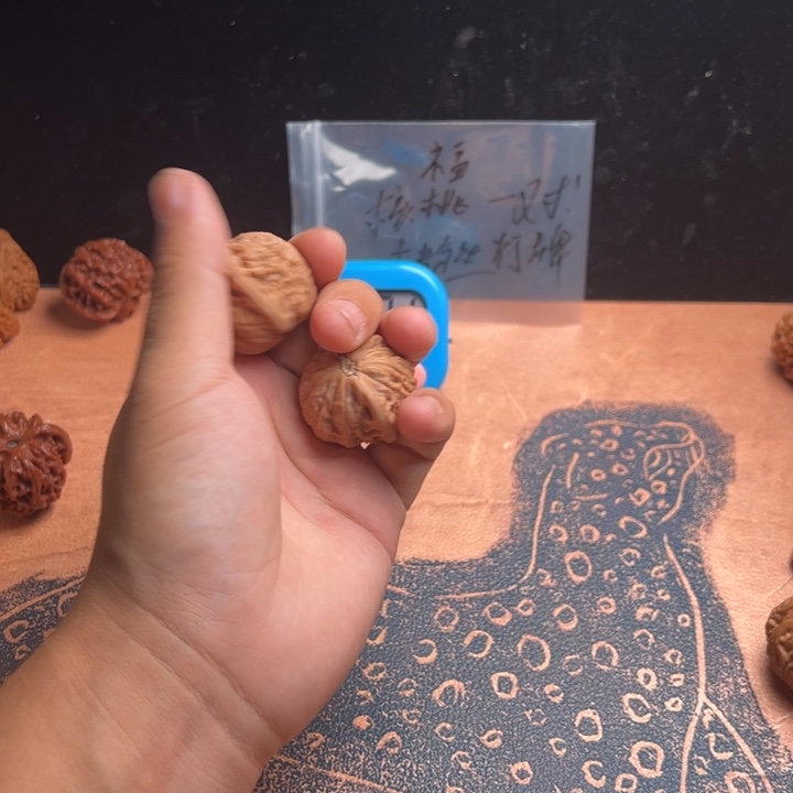 刘***谋吊坠文玩核桃随机
