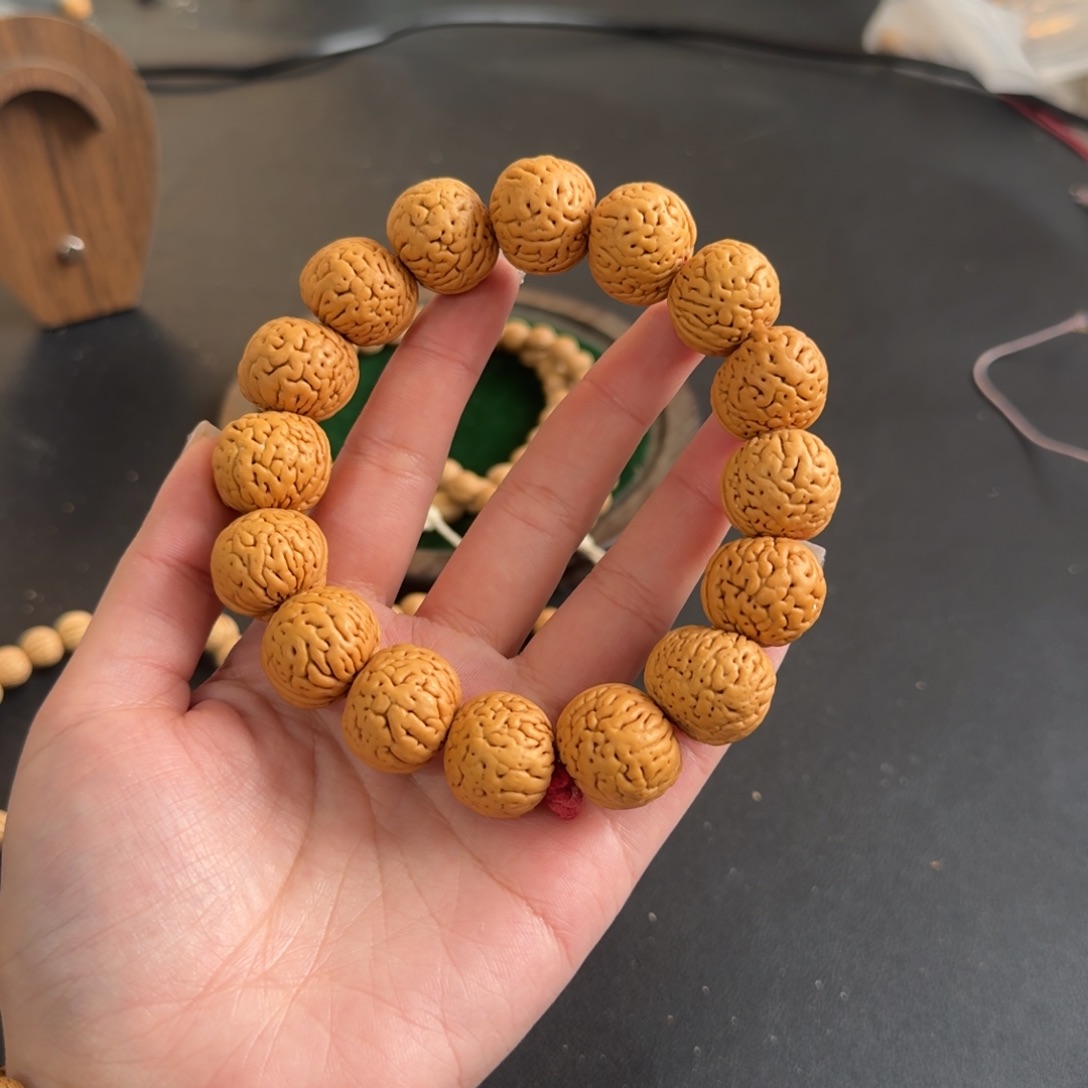 阳***阳小桃核手串20➕。50