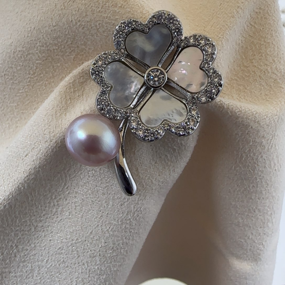 胸饰合金淡水珍珠