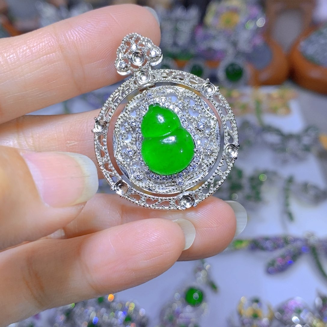 翡翠颈饰银S925镶嵌天然翡翠