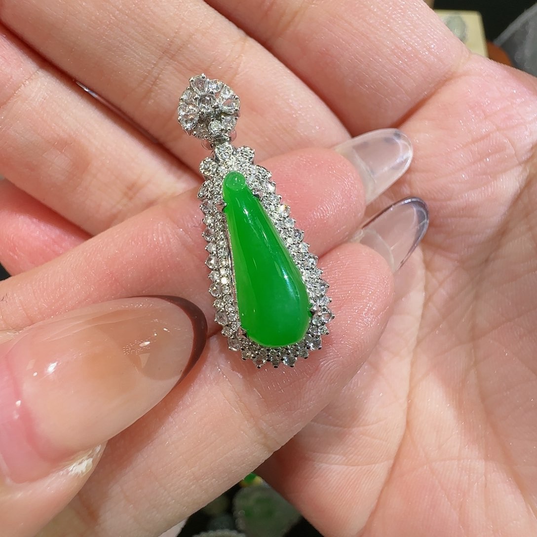 【闪购商品】颈饰18K金镶嵌翡翠@****到