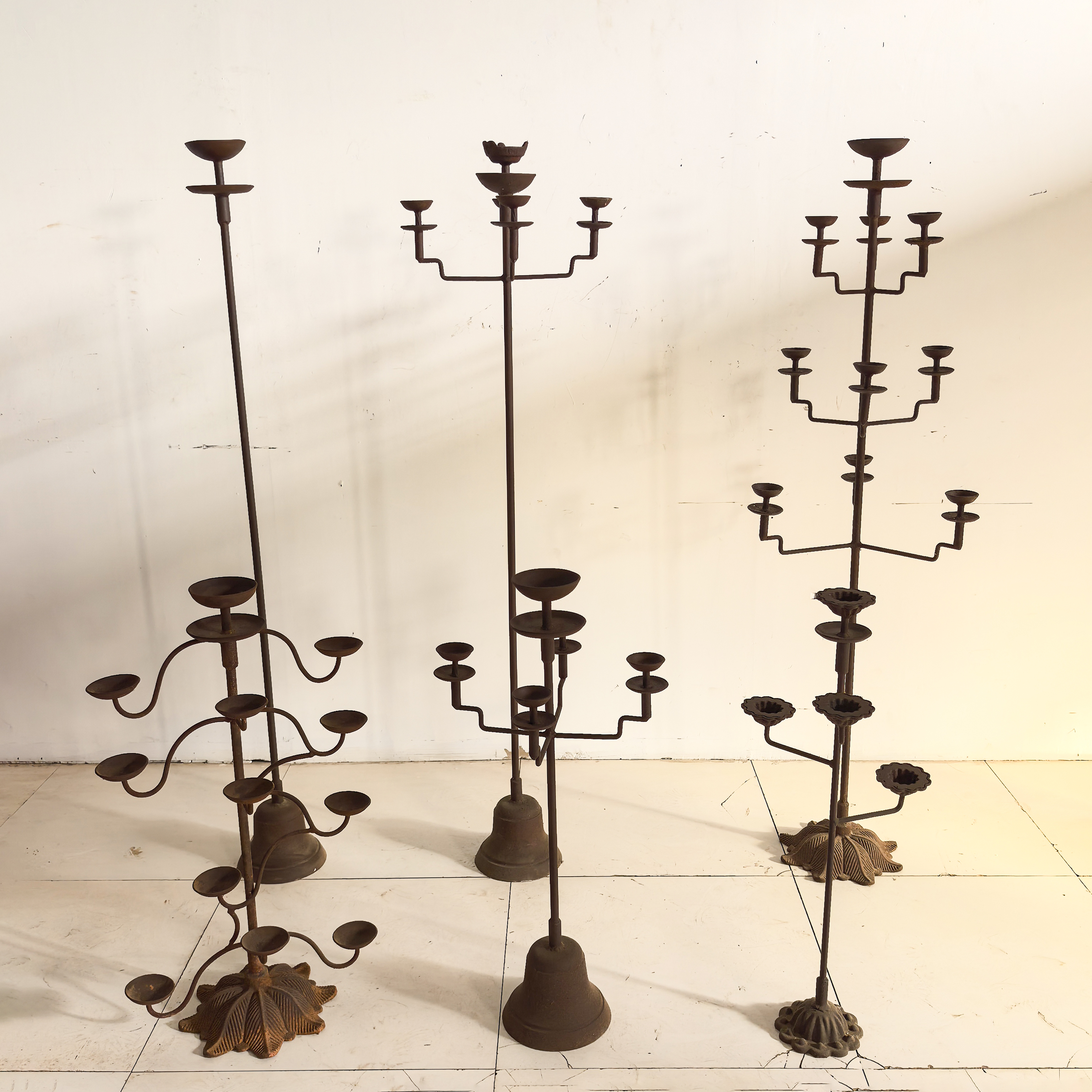 复古铁艺烛台摆件老式铸铁烛台铁油灯怀旧场景照明灯饰装饰道具