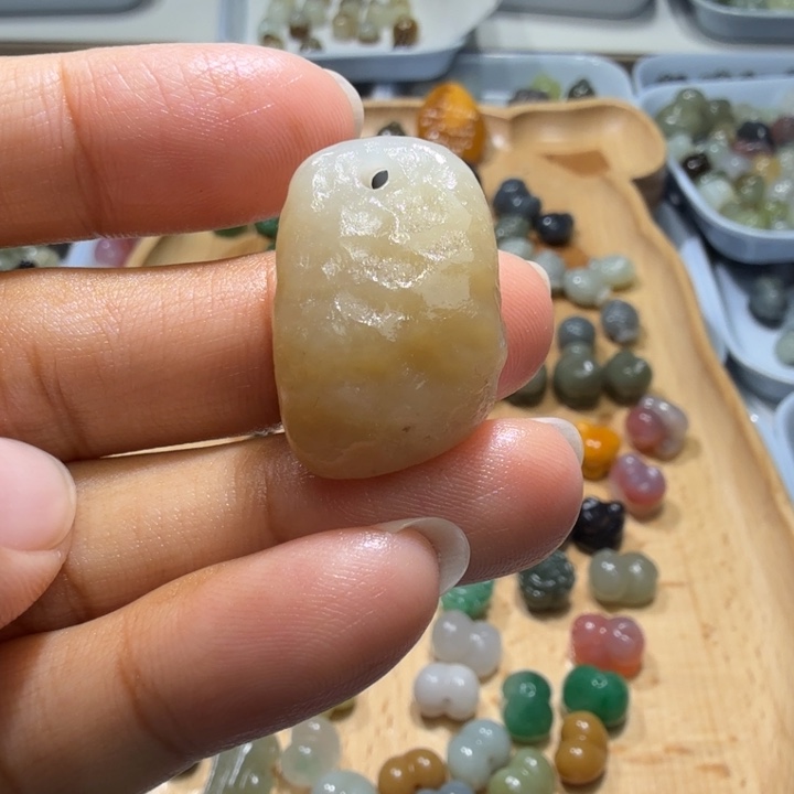 和田玉未镶嵌珠宝半成品