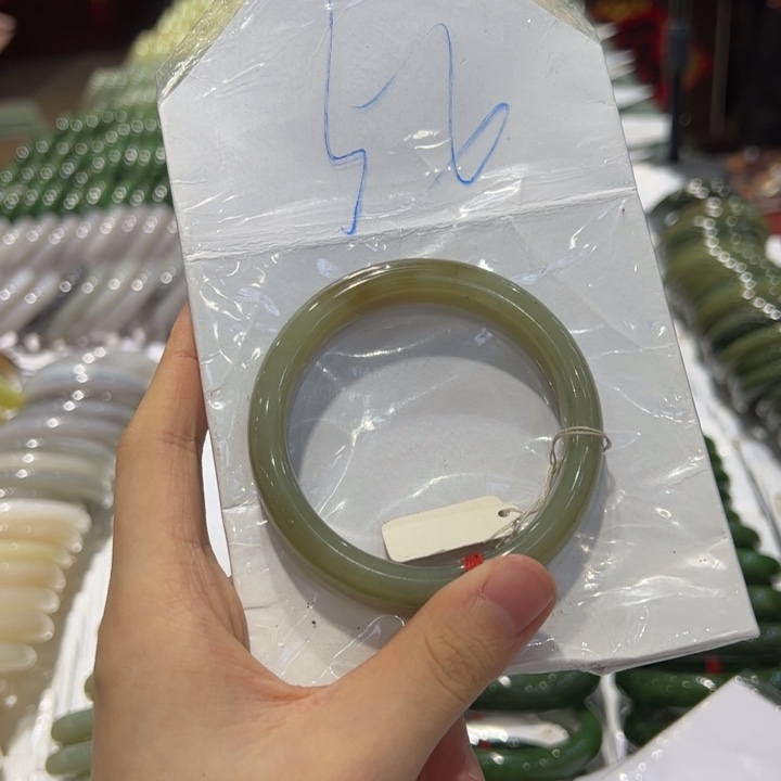 和田玉手镯未镶嵌左**女