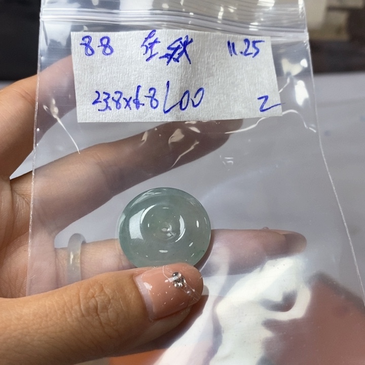 在***季定制翡翠未镶嵌不退