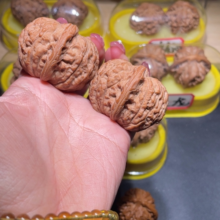 吊坠文玩核桃42元宝血麒麟