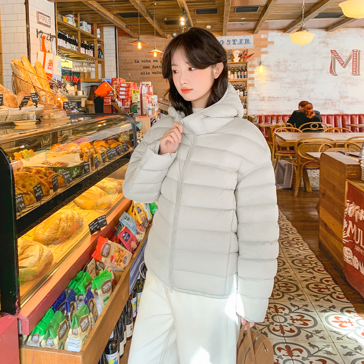 侨格女装短款羽绒服女款冬季2025新款排骨轻薄连帽90白鸭绒外套