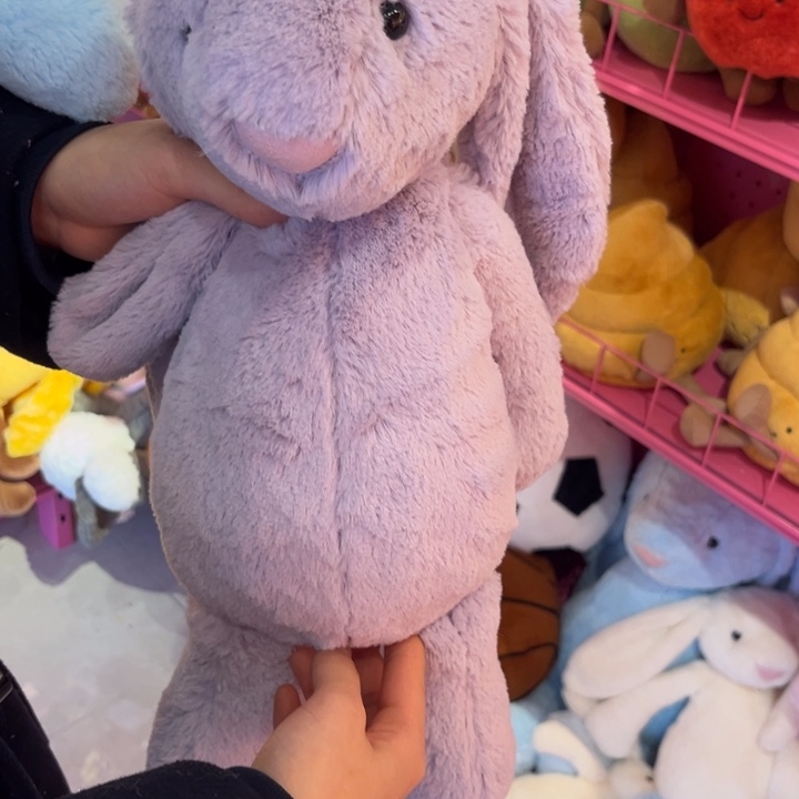 紫色毛绒兔子玩偶