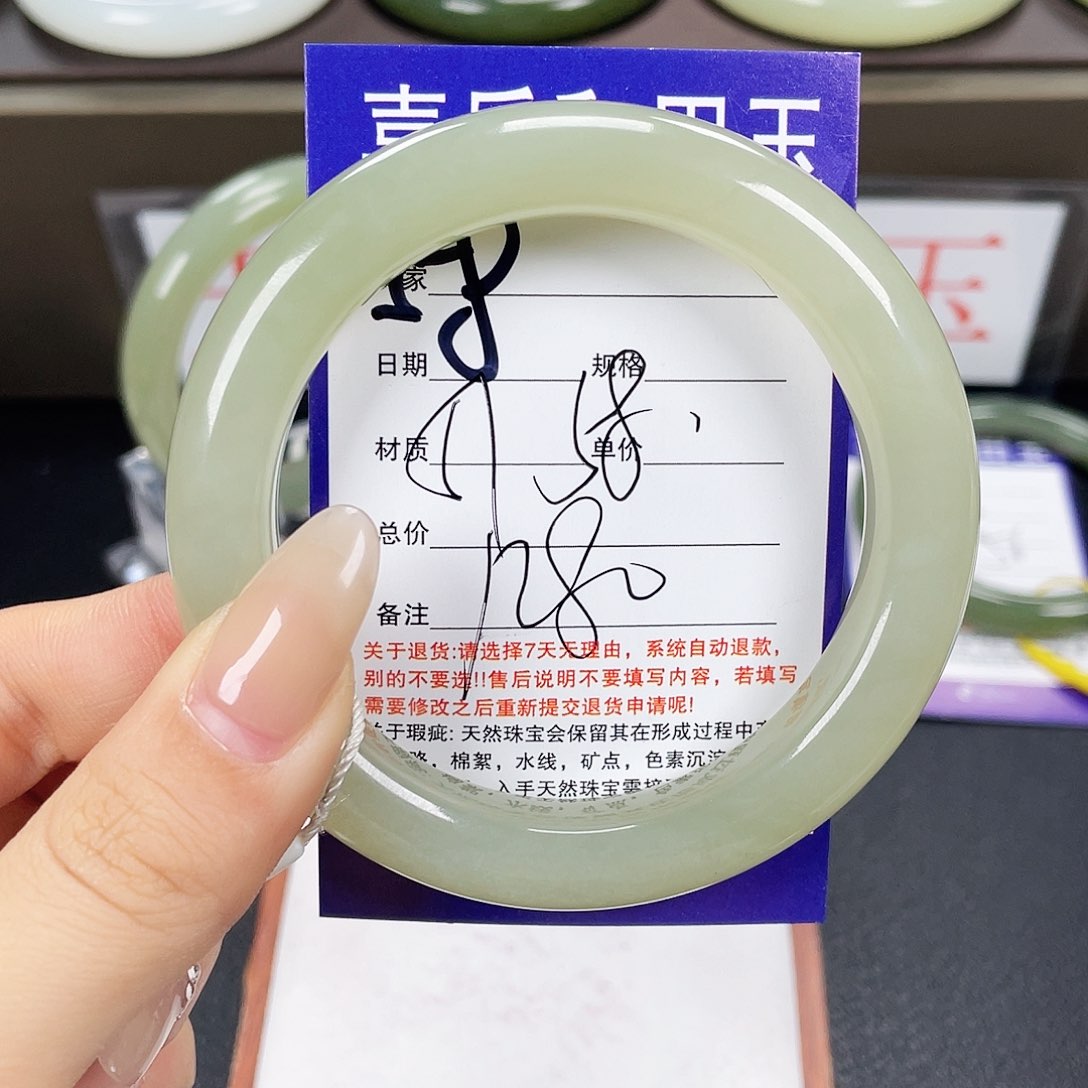 和田玉手镯未镶嵌