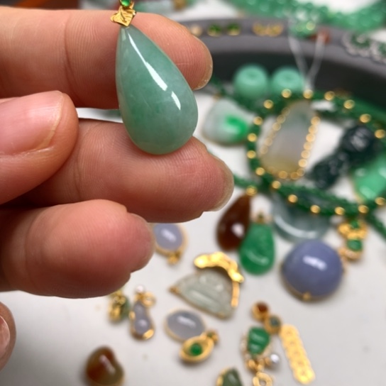 翡翠18K金镶嵌颈饰翡翠