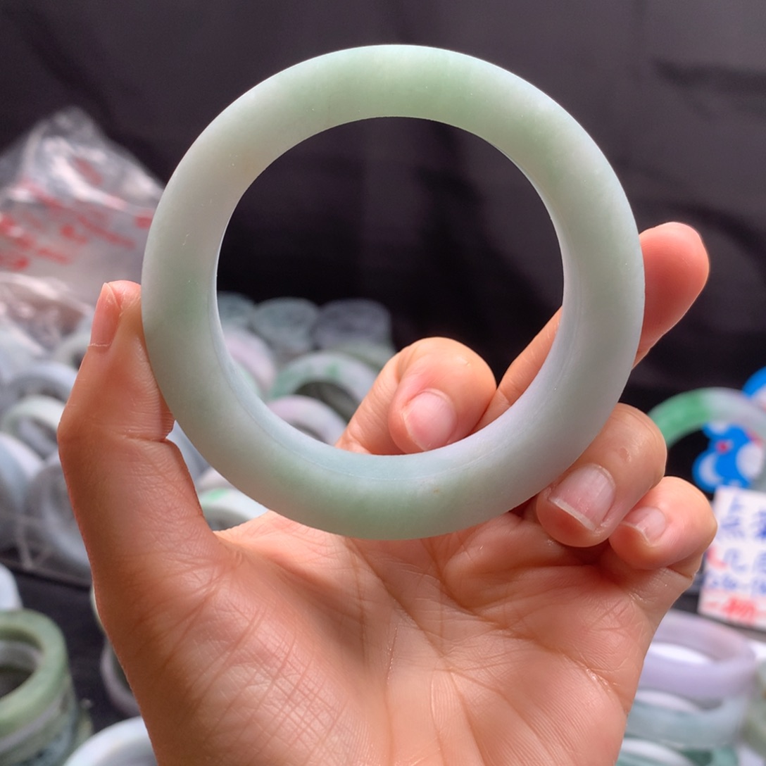 定制翡翠未镶嵌手镯