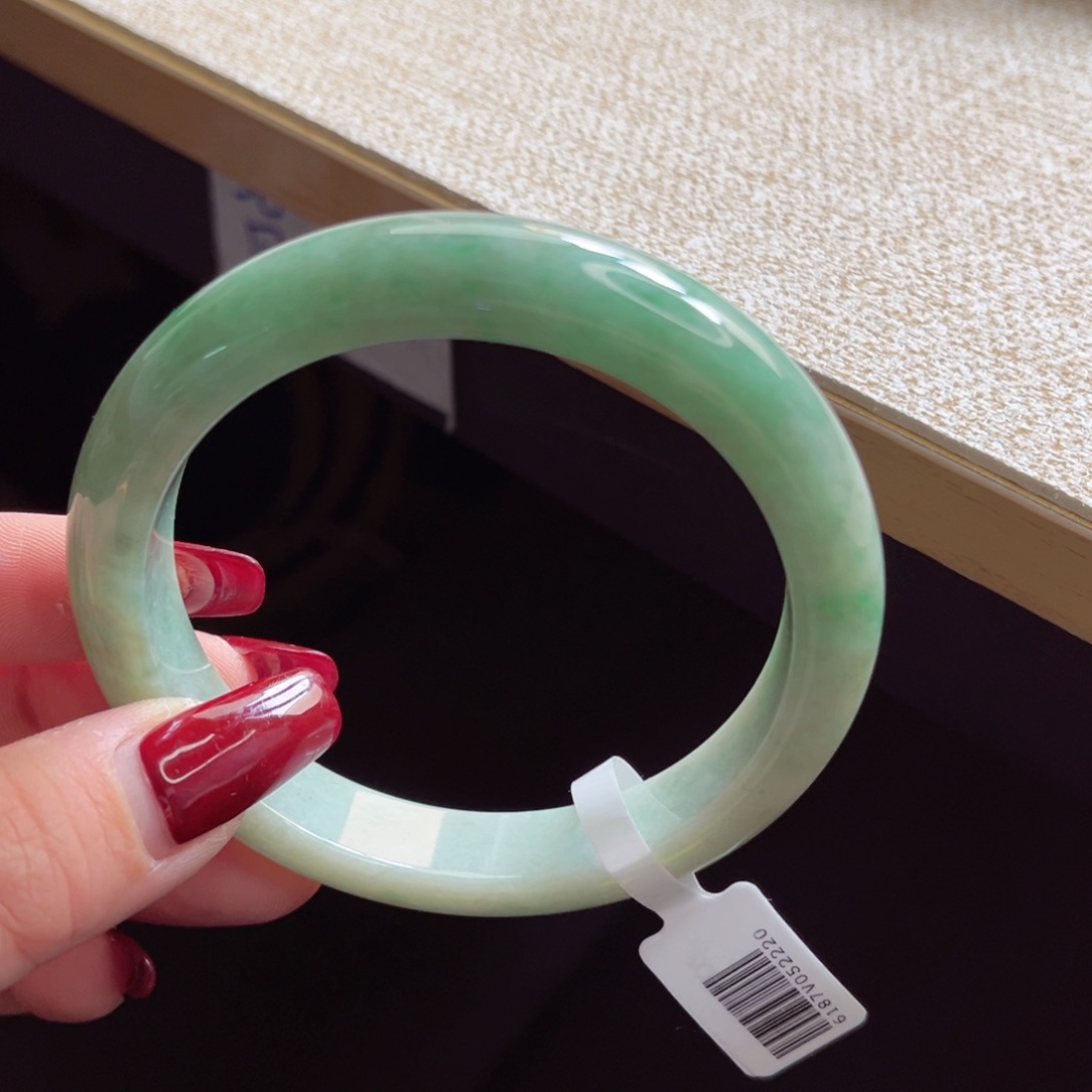 翡翠手镯未镶嵌手镯