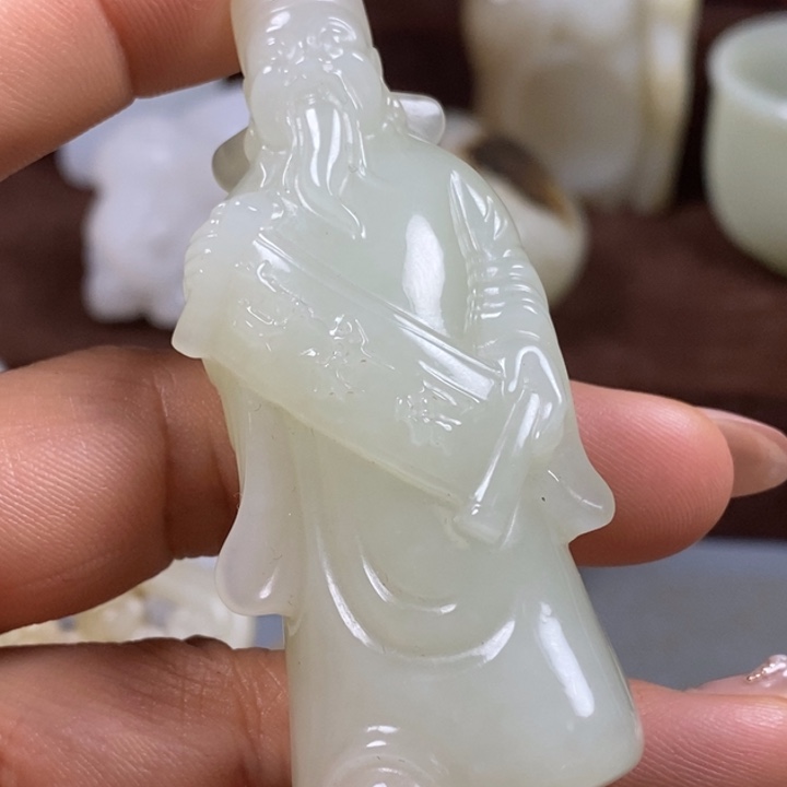 红***火和田玉未镶嵌颈饰