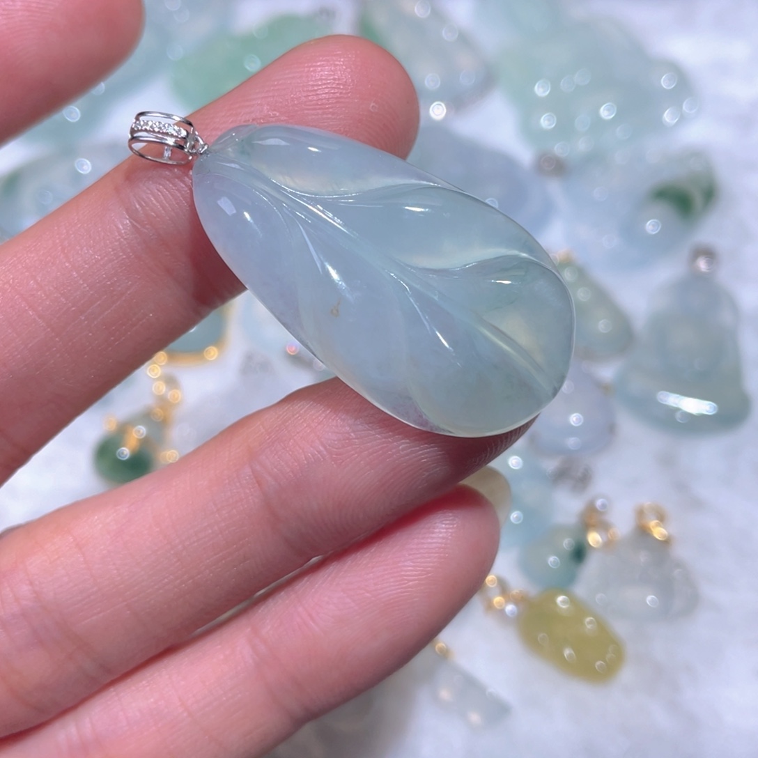 翡翠18K金镶嵌颈饰翡翠