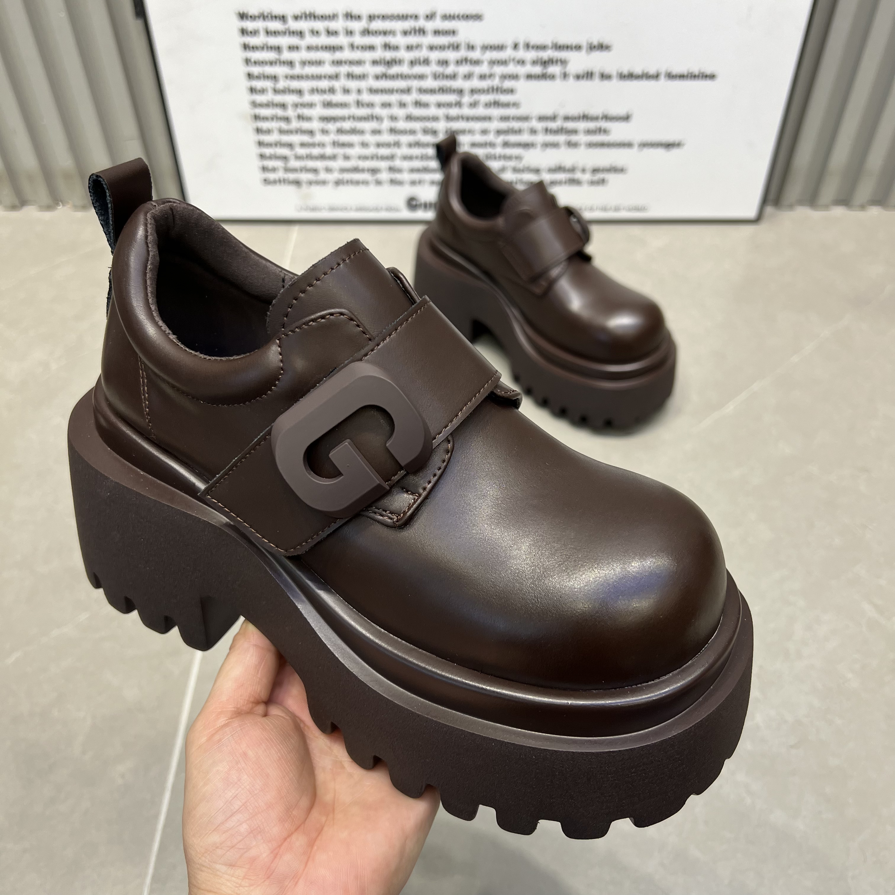 主播推荐2025年（1677-2）厚底增高魔术贴英伦风时尚百搭休闲乐福鞋