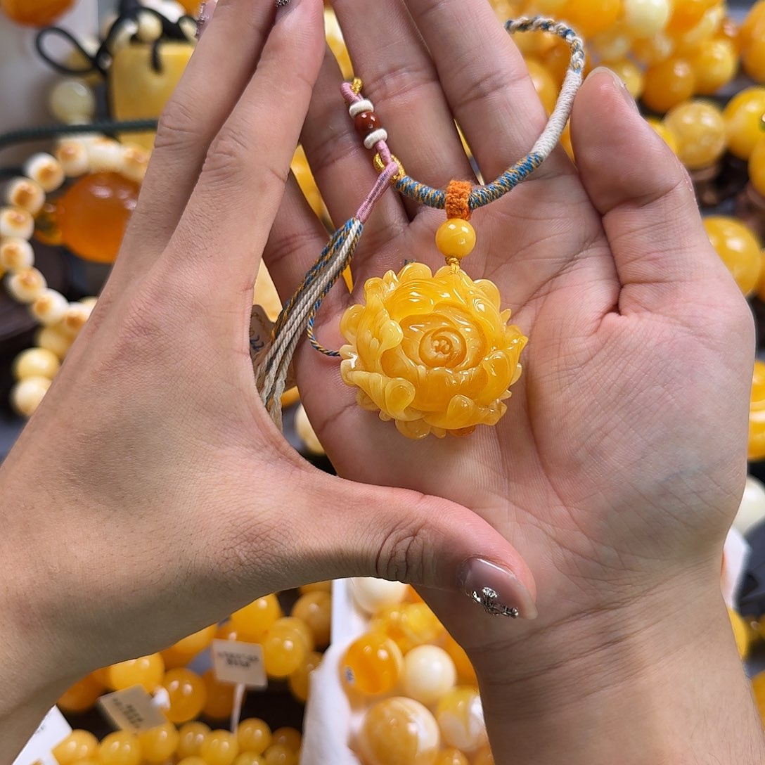 琥珀珠宝奇石未镶嵌牡丹