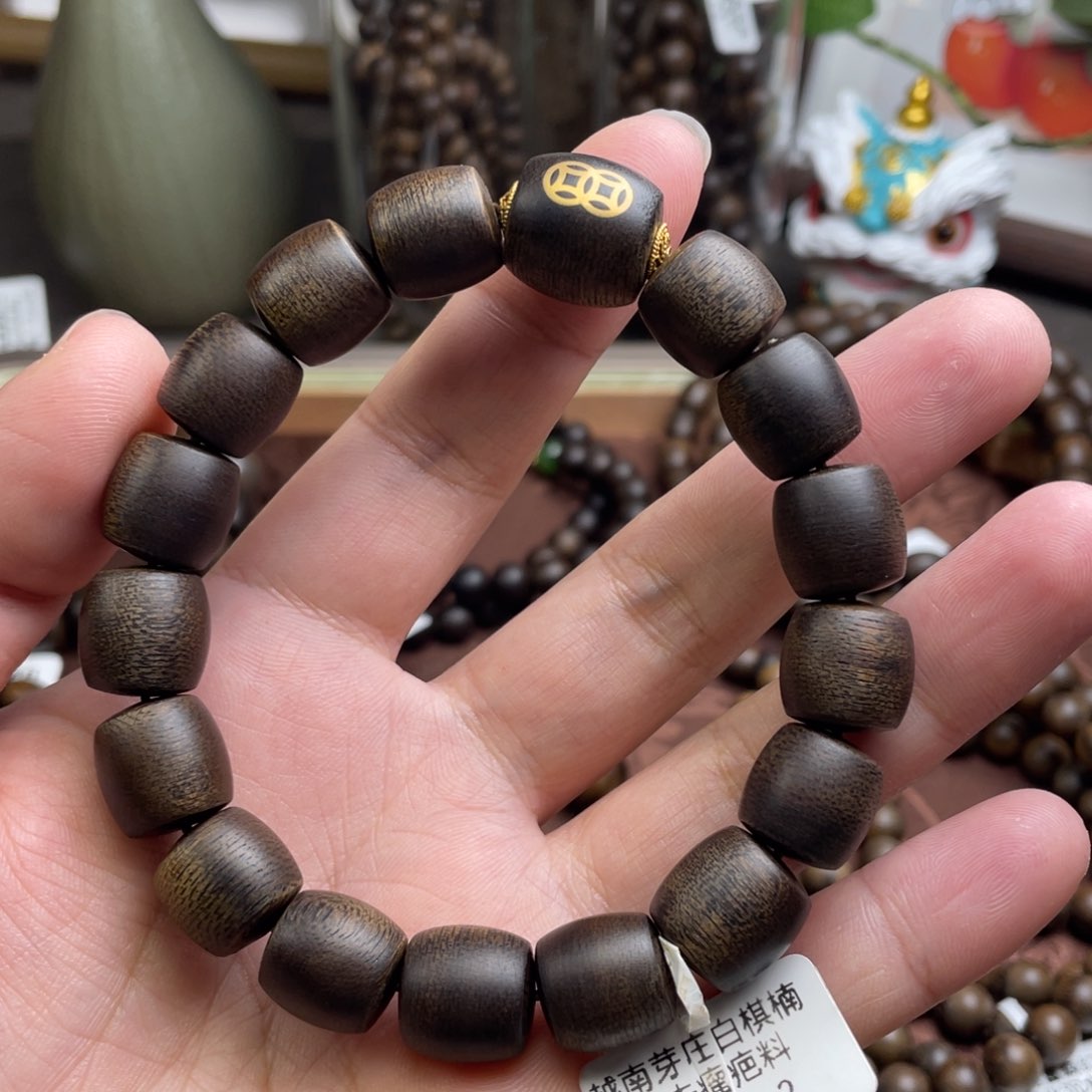 沉香手串展**翔越南芽庄白棋雷击瘤疤