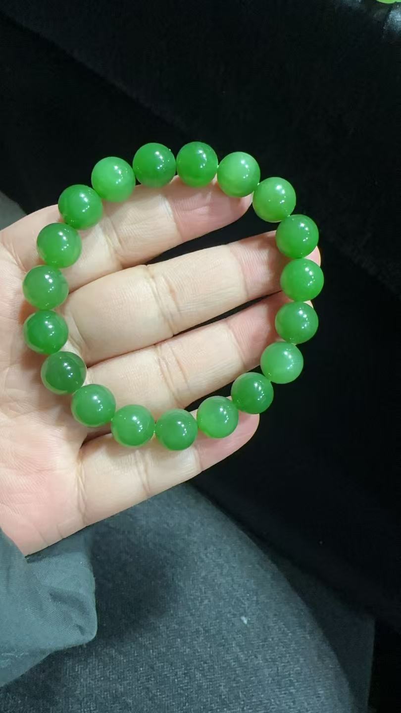 俄罗斯碧玉阳绿手串 尺寸：10mm