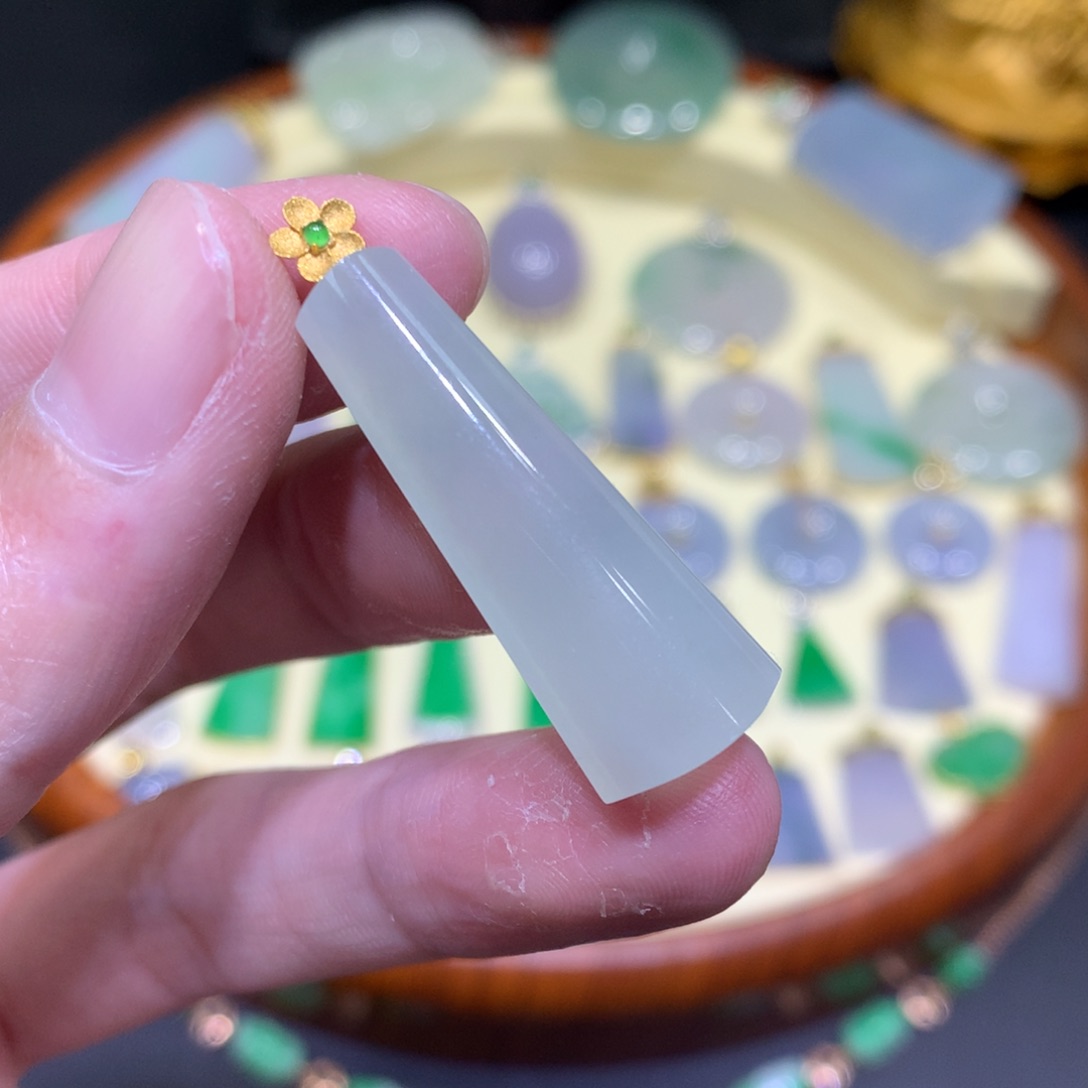 翡翠吊坠(不含链)18K金镶嵌