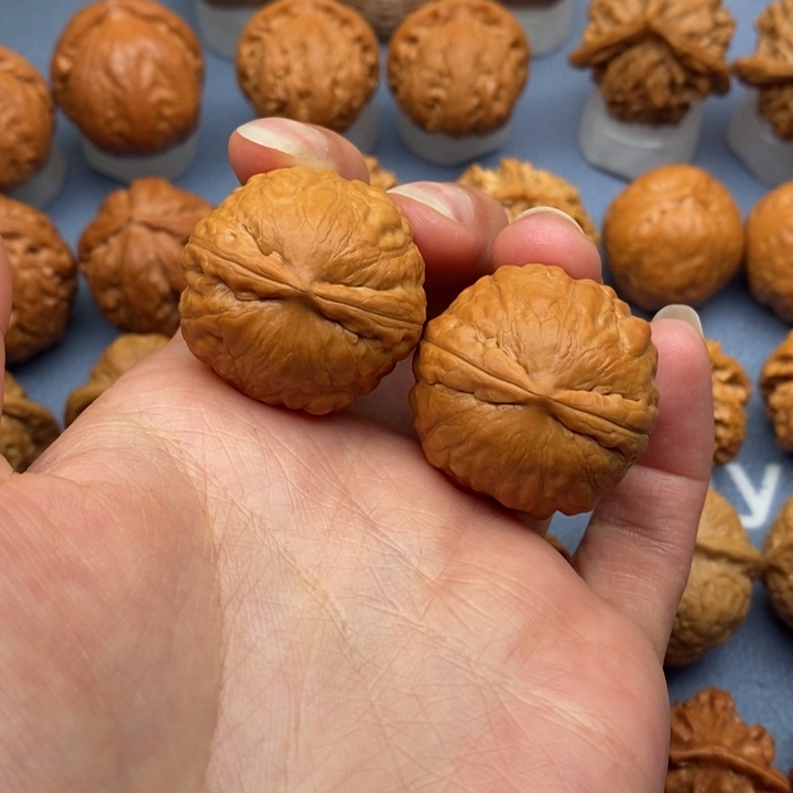 文玩核桃把件刘*川至尊宝