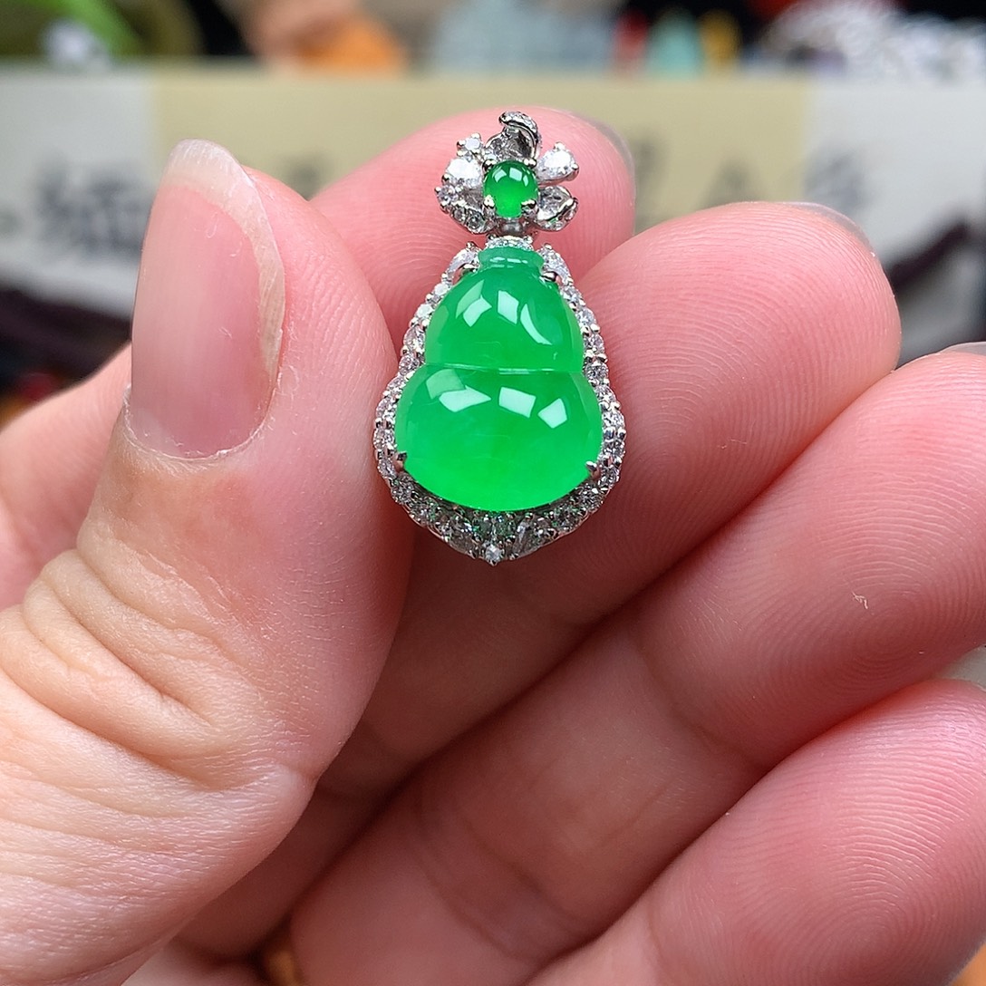 翡翠散珠18K金镶嵌缅甸天然A货翡翠阳绿葫芦