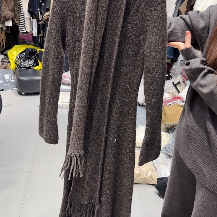 版衣连衣裙搭配牛仔衬衫黑色短裤浅