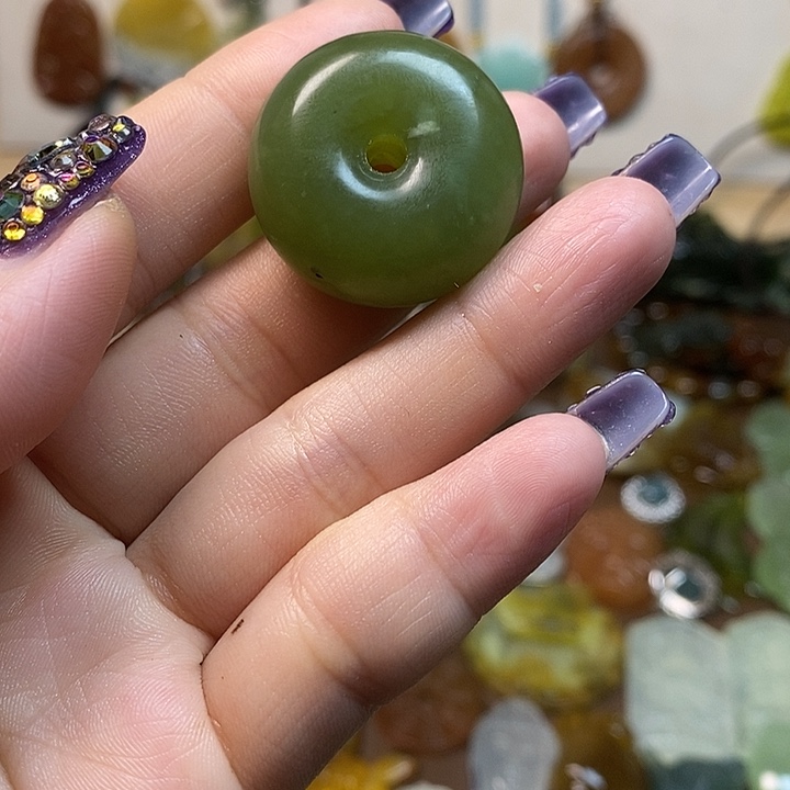 蛇纹石玉吊坠未镶嵌