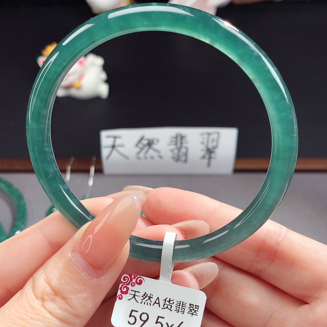 翡翠手镯（圆镯）未镶嵌