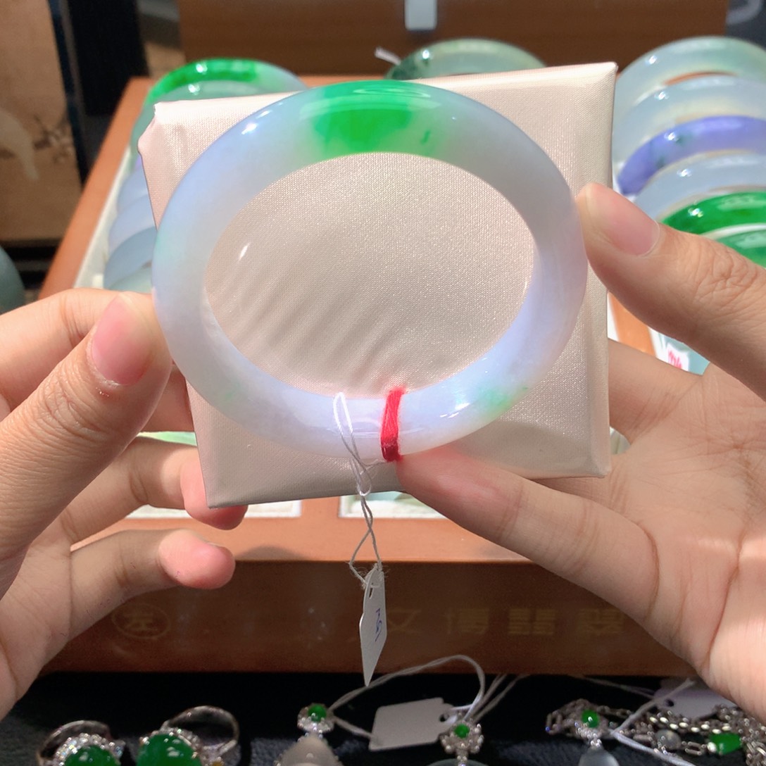 翡翠未镶嵌手镯正圈