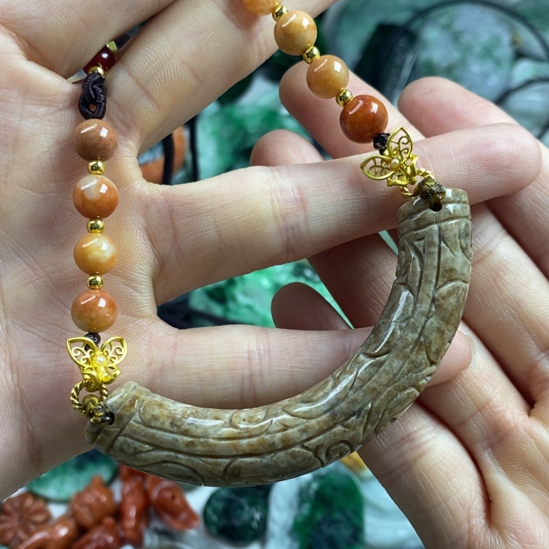 翡翠颈饰未镶嵌吊坠