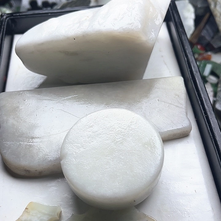 和田玉（糖玉）和田玉边角料9K金镶嵌外***腿