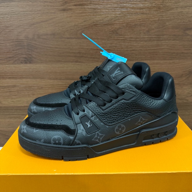 99新 LouisVuitton/路易威登 44.5码 新款trainer黑武士满印 板鞋