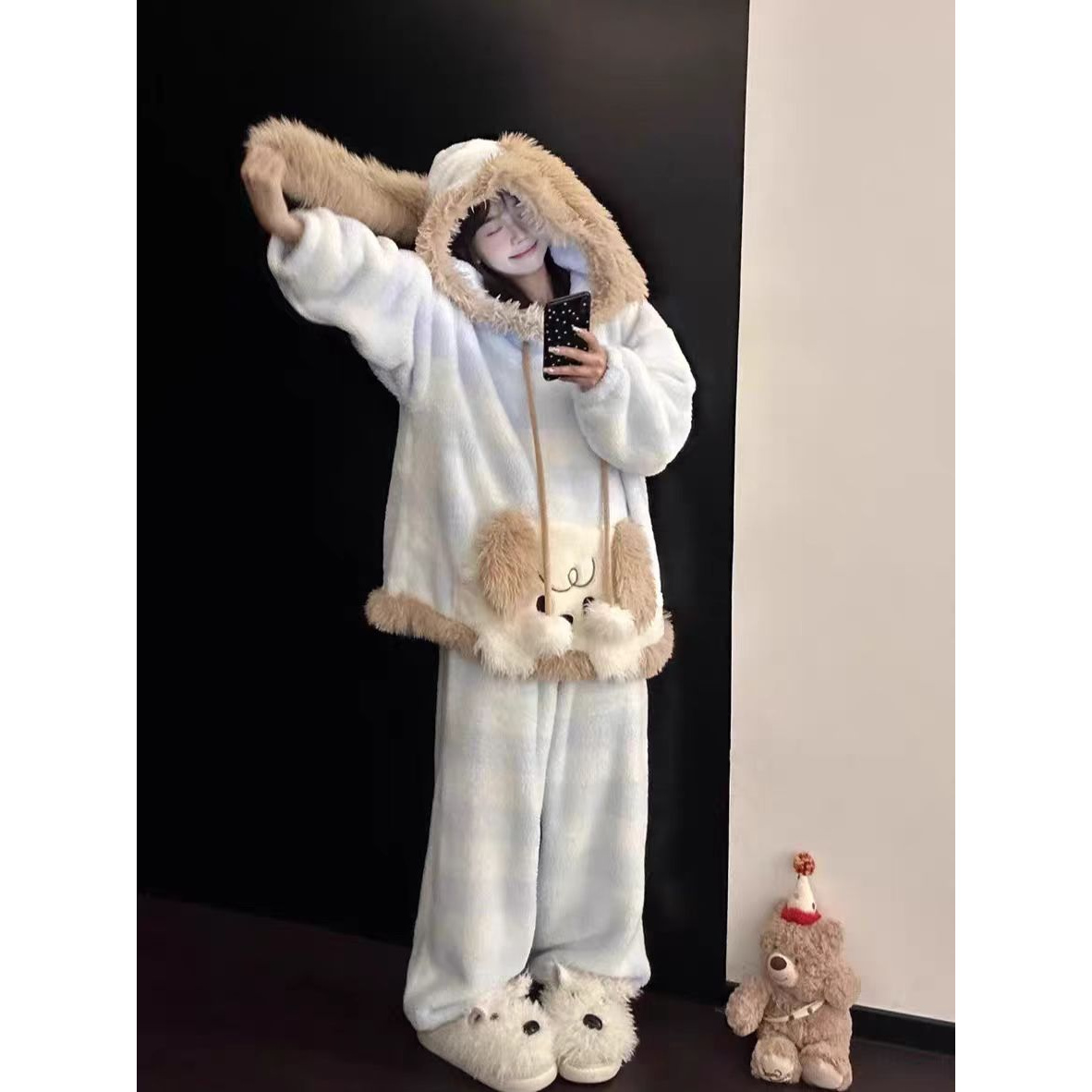 可爱毛绒小狗连帽珊瑚绒睡衣女款冬季新款保暖加绒加厚家居服套装