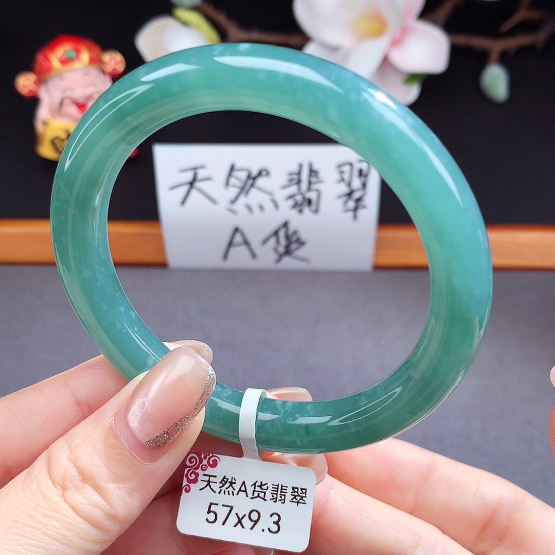 翡翠手镯（圆镯）未镶嵌