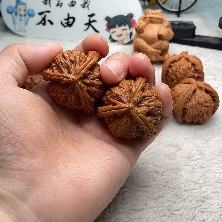 文玩核桃把件胡*图三棱