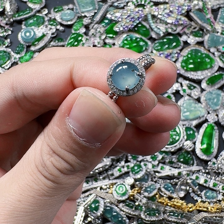 翡翠颈饰未镶嵌天然A货翡翠放漏