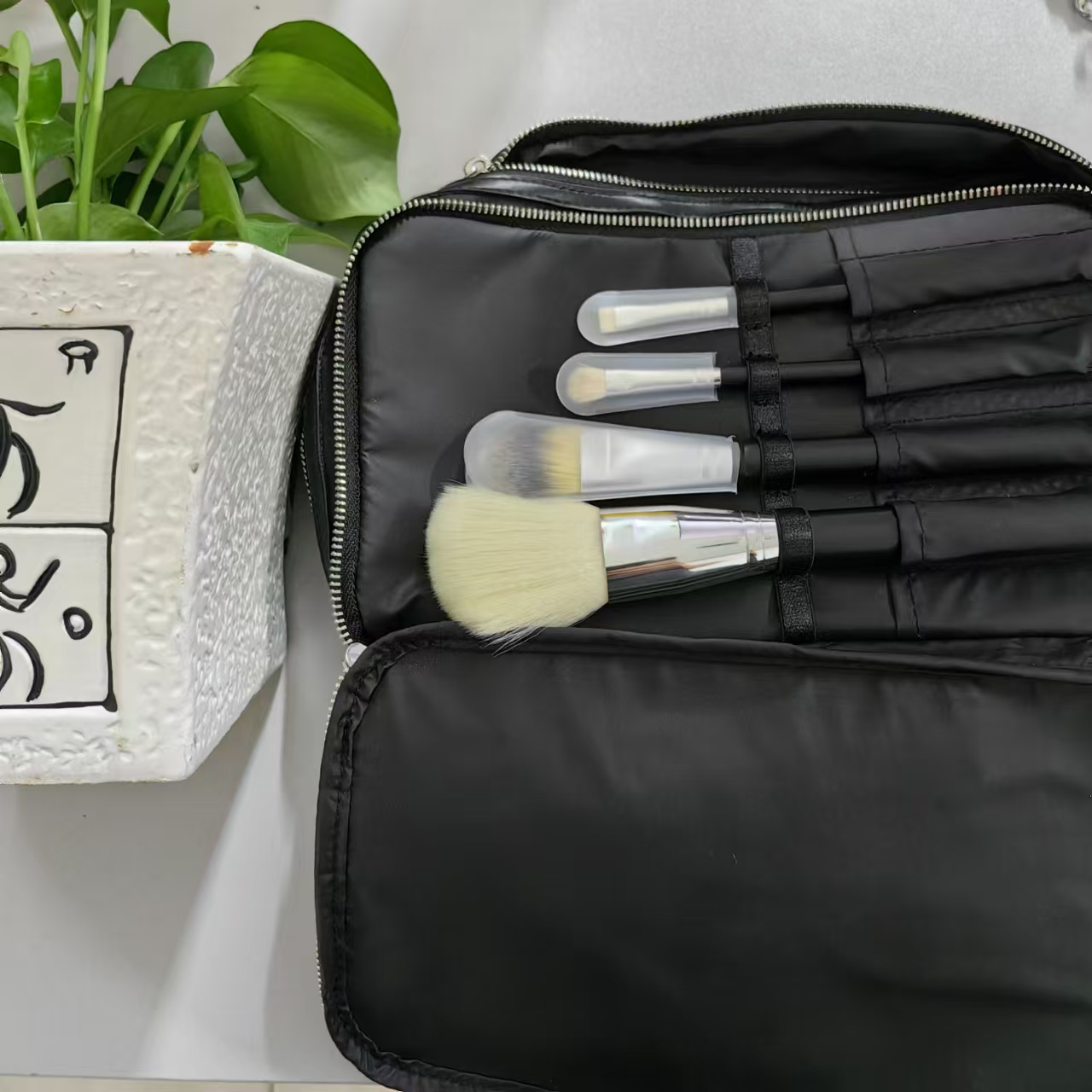 小D化妆包（黑色化妆刷包）