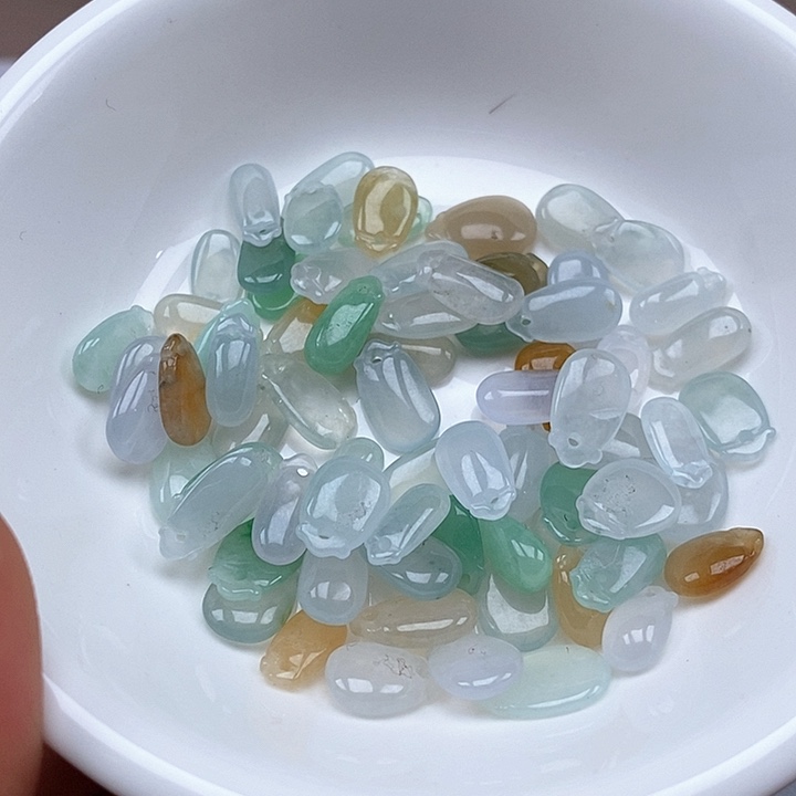 翡翠颈饰未镶嵌一个25