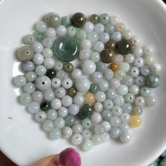 翡翠未镶嵌颈饰珠子一碗