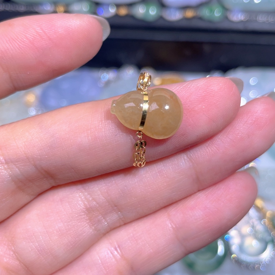 颈饰18K金镶嵌翡翠翡翠