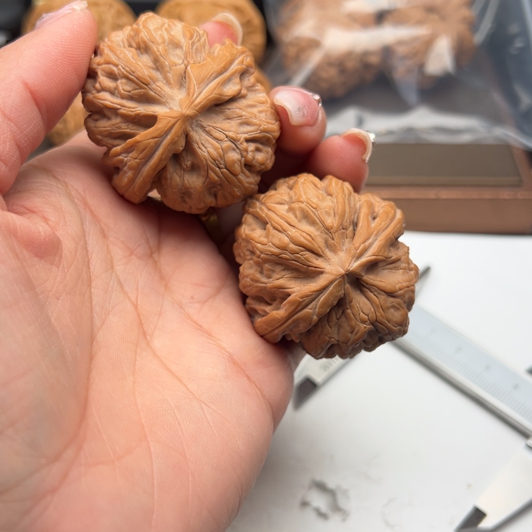 文玩核桃把件我****天红锦鲤45