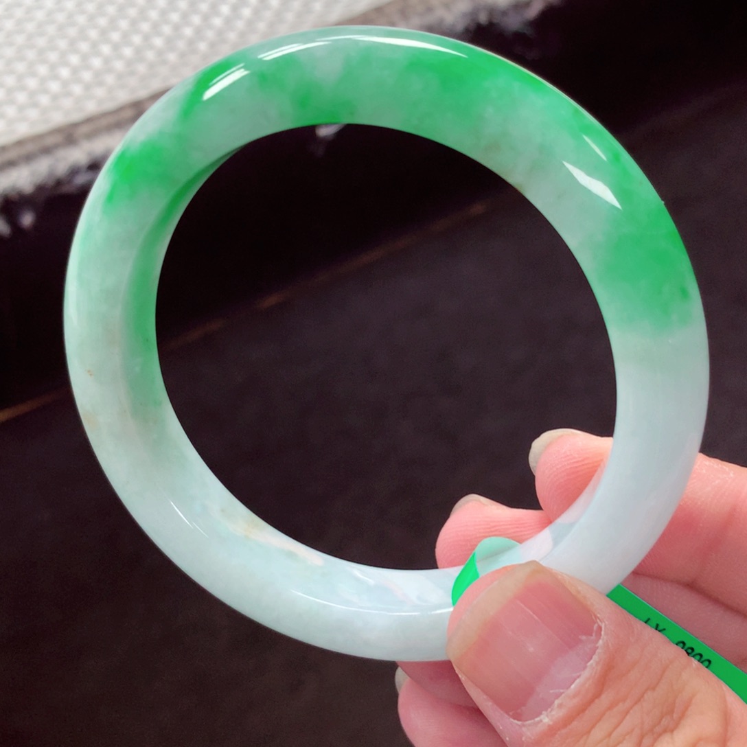 翡翠手镯未镶嵌缅甸