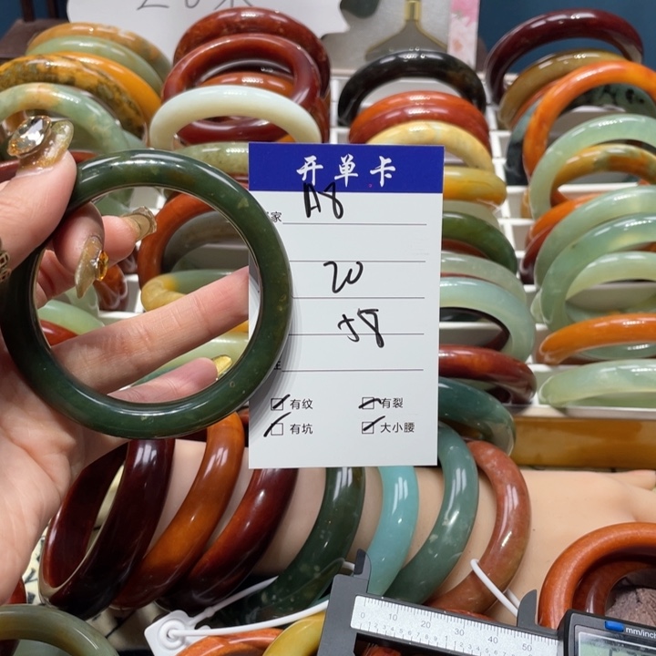 蛇纹石玉手镯未镶嵌?**?