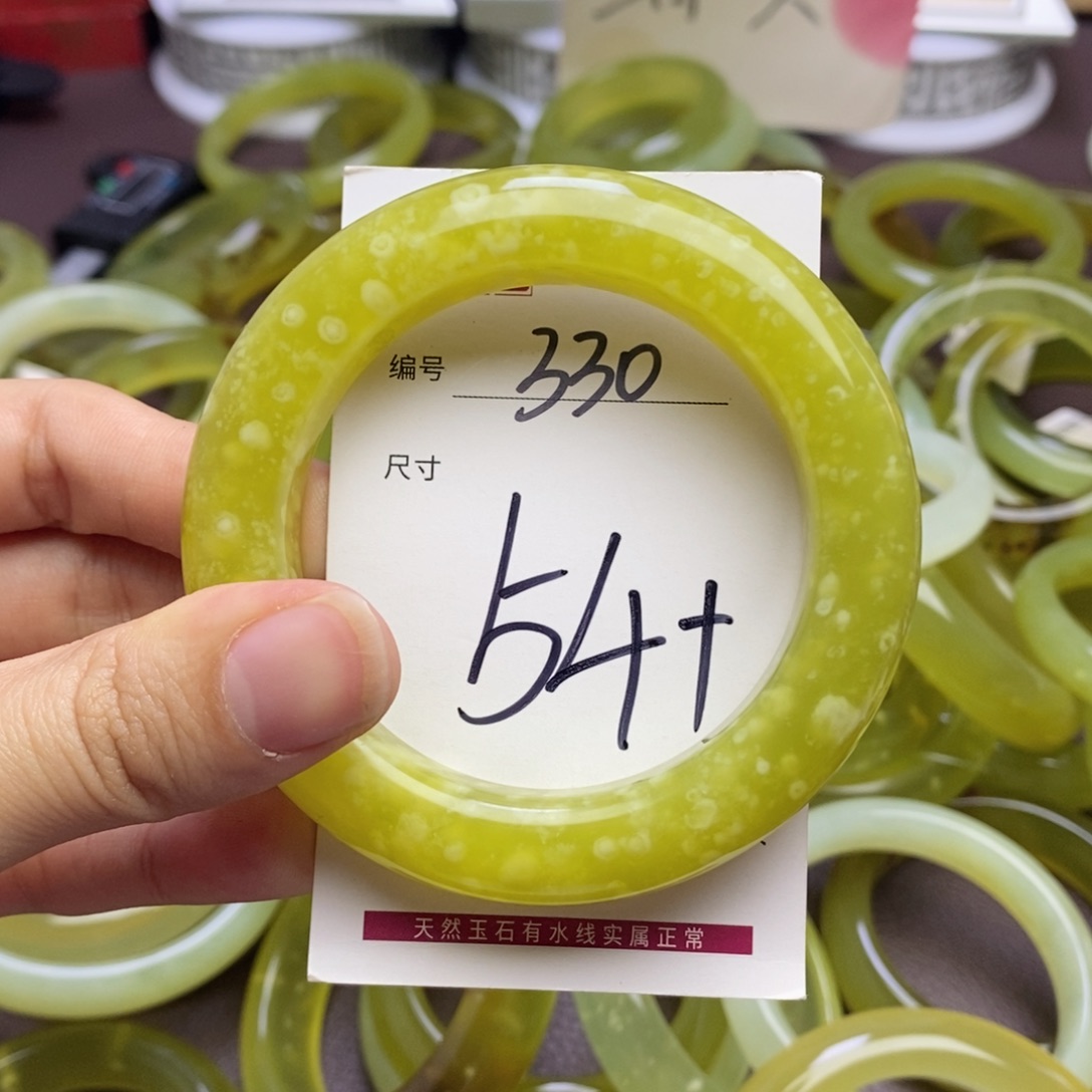 呜***啦蛇纹石玉未镶嵌手镯