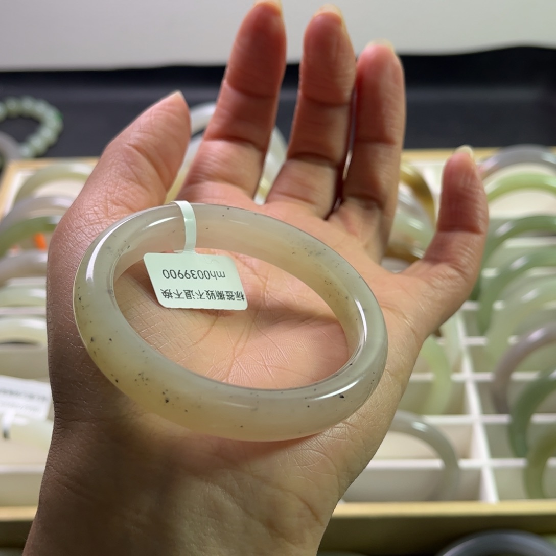 和田玉手镯53.8圈未镶嵌