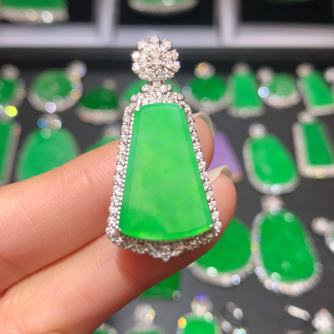 翡翠颈饰18K金镶嵌十****）翡翠