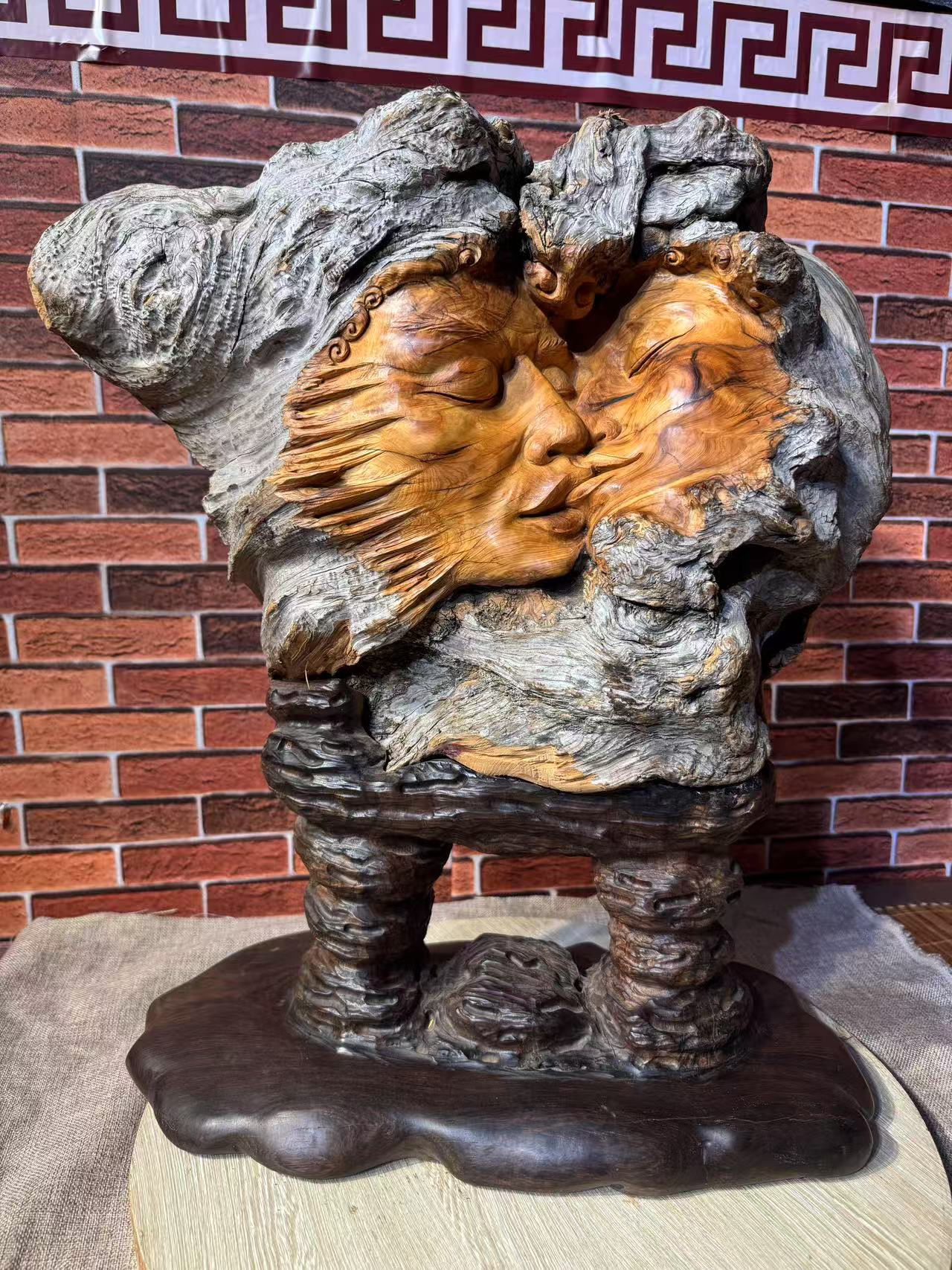 名为《飞天之吻》材料来自云南崖柏骨料